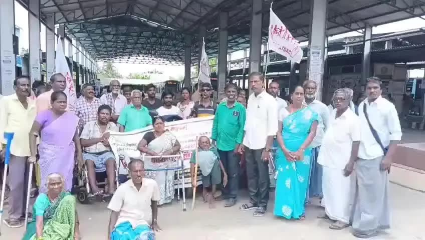 திருப்போரூர்: திருப்போரூரில் மாற்றுத்திறனாளிகள் கவன ஈர்ப்பு ஆர்ப்பாட்டம்