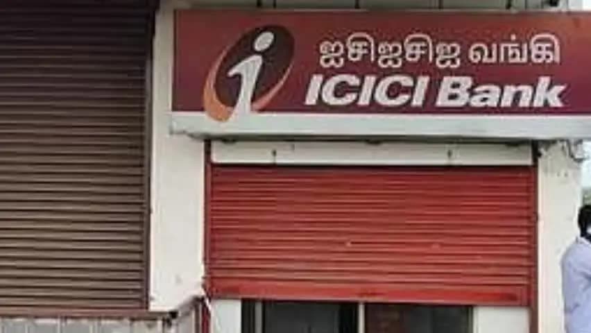 காஞ்சிபுரம்: ஸ்ரீபெரும்புதூா் அடுத்த புதுப்போ் பகுதியில் தனியாா் வங்கியின் ஏடிஎம் இயந்திரத்தை உடைத்து ரூ.9 லட்சத்தை மா்ம நபா்கள் கொள்ளையடித்