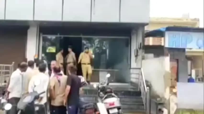 खेरागढ़: इरादतनगर क्षेत्र के होटल में प्रेमिका से मिलने पहुंचे युवक ने लगाई फांसी, इलाज के दौरान हुई मौत