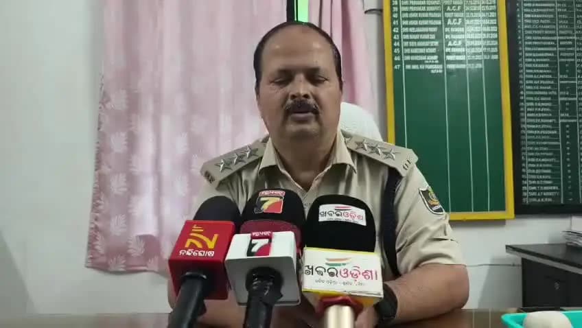 ରାୟଗଡା: ଆନ୍ଧ୍ରା ପ୍ରଦେଶ ହାତୀ ଏବେ ରାୟଗଡ଼ା ସୀମାନ୍ତ ବର୍ତ୍ତି ଗ୍ରାମରେ ବ୍ୟାପକ କ୍ଷୟ କ୍ଷତି ଅଭିଯୋଗ ପାରେ ଶୁଣିବା ଅଧିକାରୀ ଙ୍କ ପ୍ରତିକ୍ରିୟା