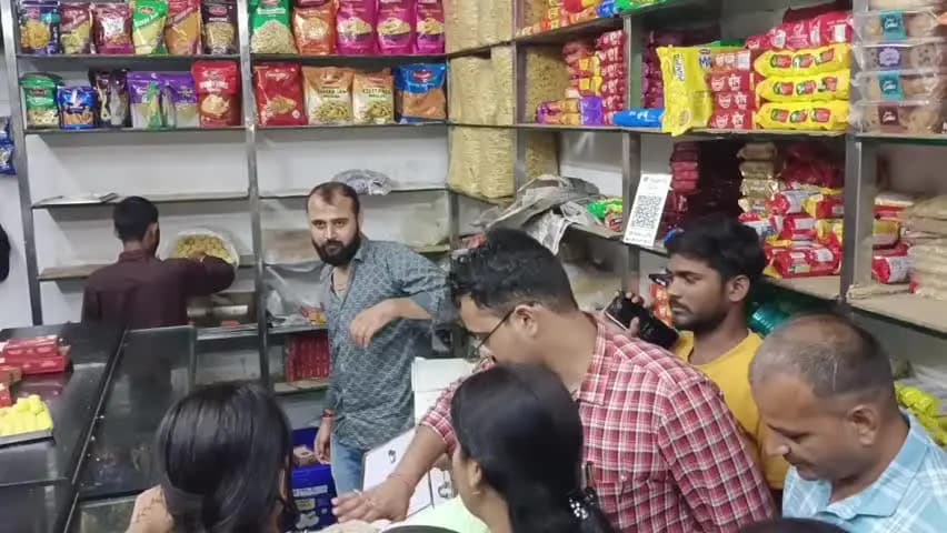 बांधवगढ़: उमरिया में मिठाई दुकानों पर खाद्य विभाग की छापेमारी, 54 किलो सिंथेटिक मावा जब्त