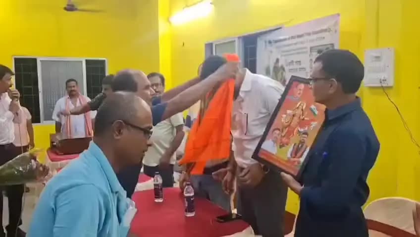 আলিপুরদুয়ার ২: সংবর্ধনার জোয়ারে ভাসলেন মন্ত্রী মনোজ কুমার ওরাওঁ শামুকতলায়