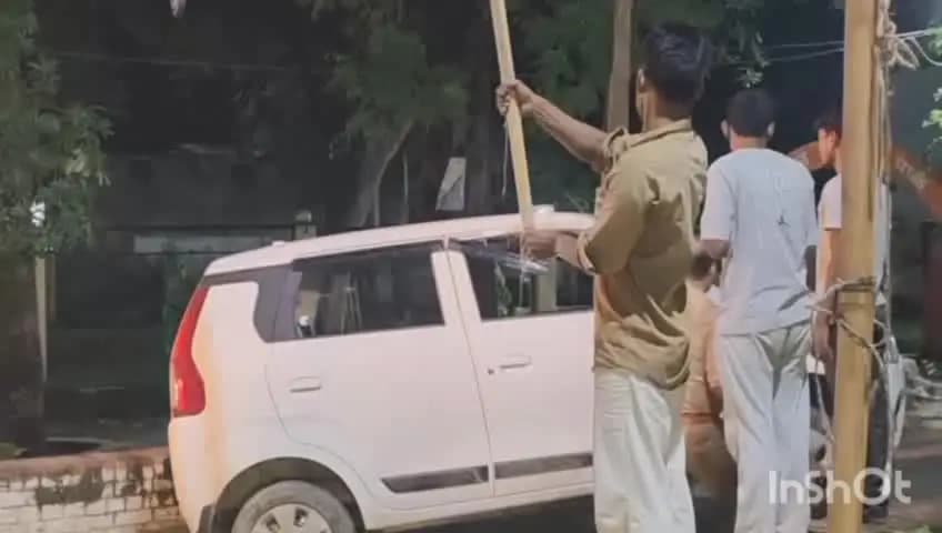 सिरौली गौसपुर: टिकैत नगर में गौशाला के पास कार ने बाइक सवार को पीछे से जोरदार टक्कर मारी, 2 माह की बच्ची व 3 लोग घायल