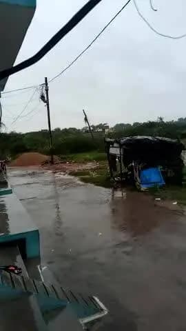 Nowgong Bajrang Colony Mein Aaj Subah Aur Bhi Jagah per Subah Se barish ho rahi hai subah 3:00 baje se aur abhi bhi Pani