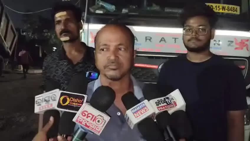 ଅନୁଗୋଳ: ନୁଆହତା ନିକଟରେ ଫାଟିଲା ଟ୍ରକ ଟାୟାର; ପ୍ରତିକ୍ରିୟା ରଖିଲେ ସ୍ଥାନୀୟ ଲୋକ