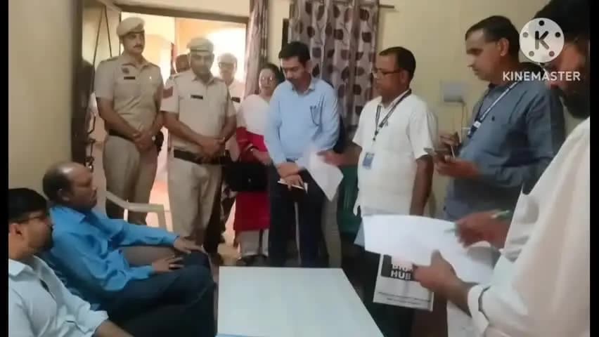 महेंद्रगढ़: गुरुग्राम कमिश्नर ने महेंद्रगढ़ में पोलिंग बूथ का जायजा लिया, विशेष पुनरीक्षण अभियान की प्रगति परखी