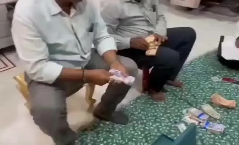 హిమాయత్ నగర్: ఆదాయానికి మించిన ఆస్తుల ఆరోపణలు.. ఏడీ ఇళ్లలో ఏసీబీ సోదాలు