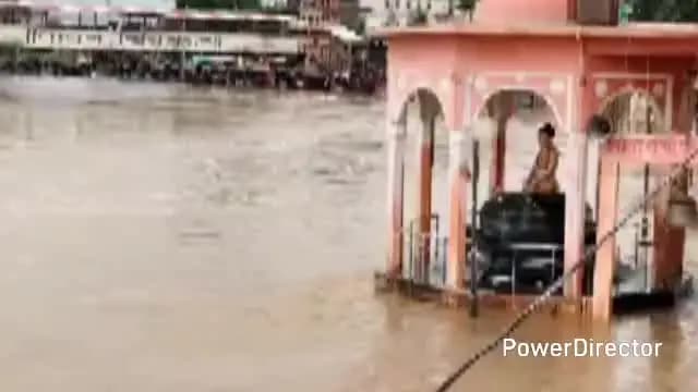 कर्वी: चित्रकूट जनपद के आस-पास पहाड़ी क्षेत्रों में हुई जोरदार बारिश से मंदाकिनी नदी का जल स्तर बढ़ा, प्रशासन अलर्ट