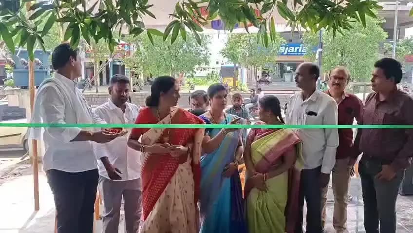 సిరిసిల్ల: జీపి మోటార్స్ ఎలక్ట్రిక్ స్కూటర్ షో రూమ్ ను ప్రారంభించిన మున్సిపల్ చైర్పర్సన్ జిందం కళాచక్రపాణి