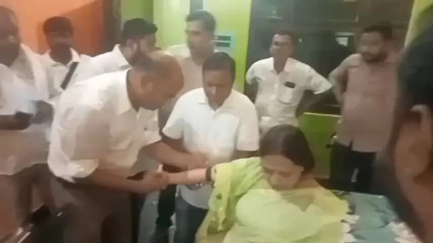 बांसडीह: सहतवार कस्बे में कार्यकर्ताओं की बैठक के दौरान विधायक केतकी सिंह की अचानक तबियत हुई खराब