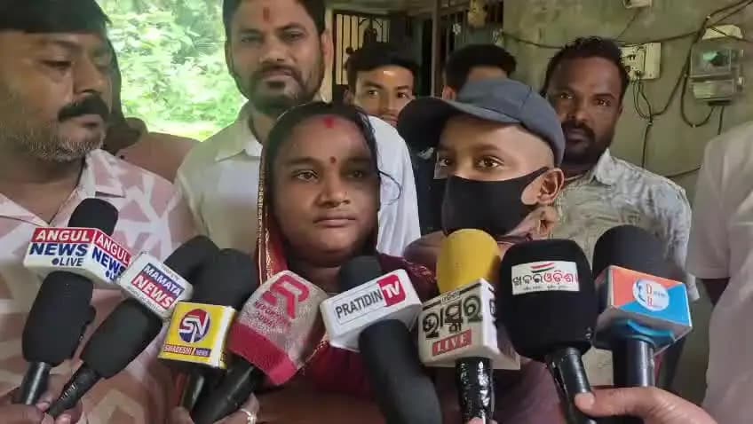 ଅନୁଗୋଳ: ଖଣ୍ଡହତା ଗ୍ରାମର ୫ ବର୍ଷ ଶିଶୁ କର୍କଟ ରୋଗରେ ପୀଡ଼ିତ; ପ୍ରତିକ୍ରିୟା ରଖିଲେ ସମ୍ପର୍କୀୟ