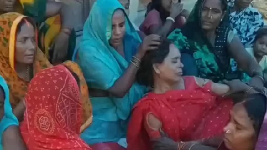 रसड़ा: रसड़ा में धार्मिक ध्वज लगाते समय हाईटेंशन तार की चपेट में आए मजदूर की मौत, पांच बच्चों के सिर से उठा पिता का साया