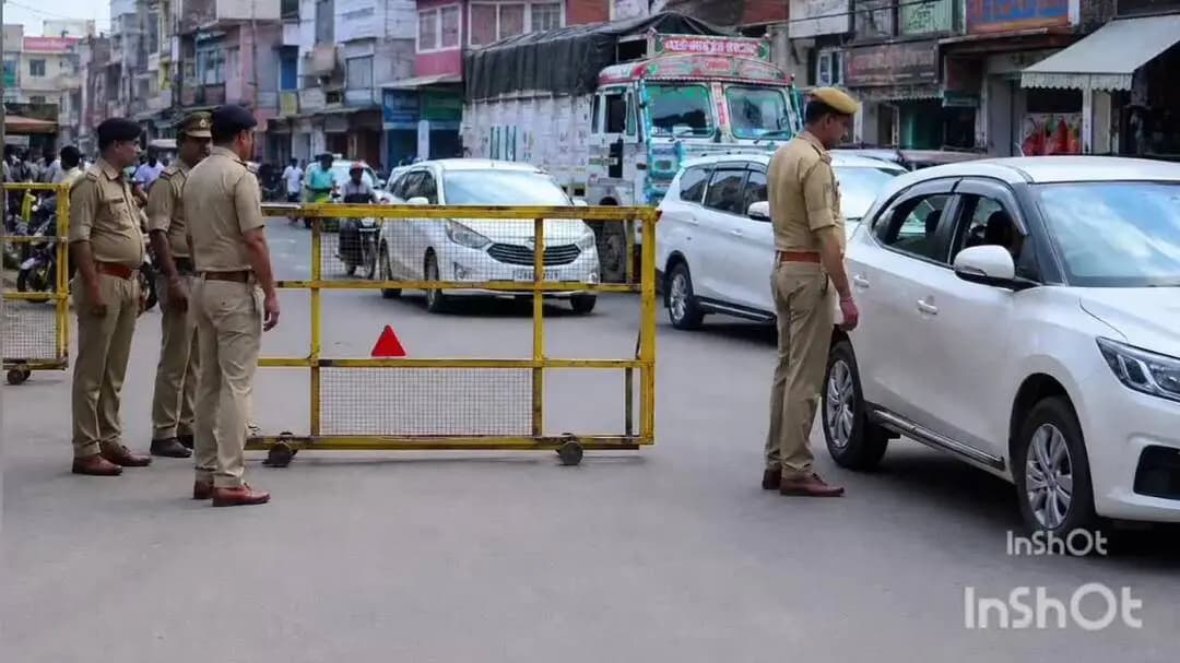 बलिया: महावीरी झंडा जुलूस को लेकर देहात में भारी वाहनों की नो-एंट्री, पांच स्थानों पर की गई रोक