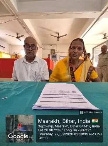 पेपरलेस रजिस्ट्रेशन को लेकर SR मसरख में दिखा उत्साह! 📝➡️💻
SR मसरख में पेपरलेस रजिस्ट्रेशन की प्रक्रिया पूरी होने के बाद पार्टी की ओर से प्रशंसा-पत्र देकर इस सराहनीय पहल की सराहना की गई।
पेपरलेस निबंधन से रजिस्ट्रेशन की प्रक्रिया हुई तेज, सरल, पारदर्शी और सुविधाजनक।
इस नई व्यवस्था से समय की बचत के साथ-साथ अनावश्यक कागजी प्रक्रिया से भी राहत मिल रही है।
पेपरलेस रजिस्ट्रेशन को लेकर SR मसरख की ओर से व्यक्त की गई यह सकारात्मक प्रतिक्रिया डिजिटल एवं सुगम निबंधन व्यवस्था की सफलता को दर्शाती है।
सारण में सुगम निबंधन की ओर एक और सार्थक कदम।