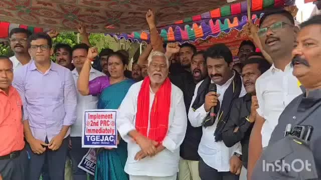 జగిత్యాల: పీ ఆర్ సి ఇంక్రిమెంట్ కాదు, , పీఆర్ సి, ఆరు డి ఏ లు పెండింగ్ లో పెట్టడం బాధాకరం :మాజీ మంత్రి జీవన్ రెడ్డి