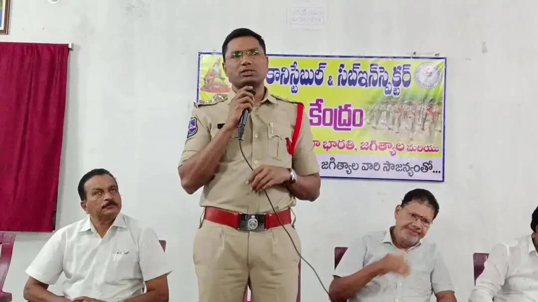 జగిత్యాల: లక్ష్య సాధనకు కృషి, పట్టుదల అవసరం : రూరల్ సిఐ దామెర సుధాకర్