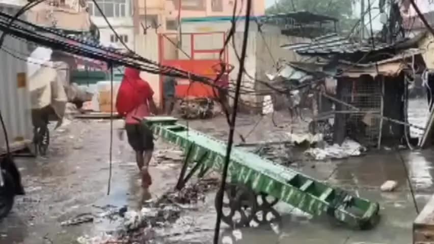 सदर बाजार के तेलीवाड़ा में दिल्ली नगर निगम ने चलाया अतिक्रमण हटाओ अभियान, अवैध कब्जों पर कार्रवाई