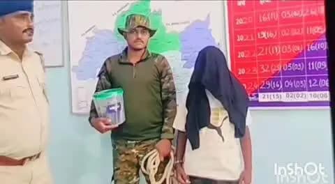 चतरा: पुलिस ने लरकुआ मोड़ से एक तस्कर को 2.5 किलो अफीम, ₹3150 नकद के साथ गिरफ्तार कर जेल भेजा