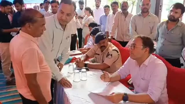 🔹कन्हवारा में लोग पहुंचे समस्याएं लेकर, लेकिन लौटे भरोसे के साथ।
🔹मुख्यमंत्री जनविश्वास शिविर में कलेक्टर श्री आशीष तिवारी ने हर व्यक्ति से किया आत्मीय संवाद।
RM-
@jansamparkMP
@CMMadhyaPradesh
Uday Pratap Singh
#JanVishwasAbhiyan2026
#कटनी #katni