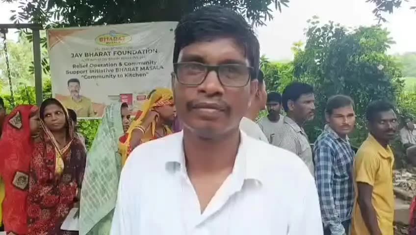 ବସ୍ତା: ସ୍ପର୍ଶ ଏନଜିଓ ତରଫରୁ ମୁକୁଳିସି ରେ ବନ୍ୟା ବିପନ୍ନଙ୍କୁ ରିଲିଫ ବଣ୍ଟନ