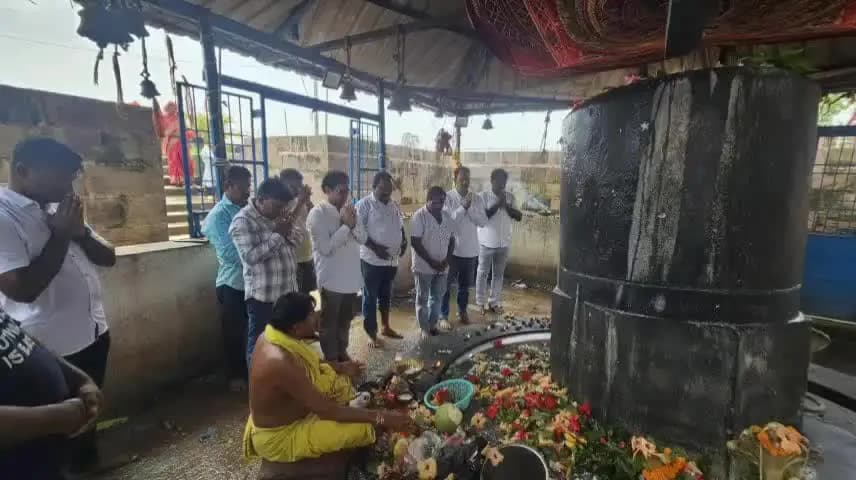 ଭୋଗରାଇ: ପୂର୍ବତନମନ୍ତ୍ରୀଙ୍କ ଜୟନ୍ତୀ ଅବସରରେ ଭୋଗରାଇ ତରଫରୁ ପ୍ରଭୁ ବାବା ଭୁଷଣ୍ଡେଶ୍ୱରଙ୍କ ନିକଟରେ ପୂଜାର୍ଚ୍ଚନା