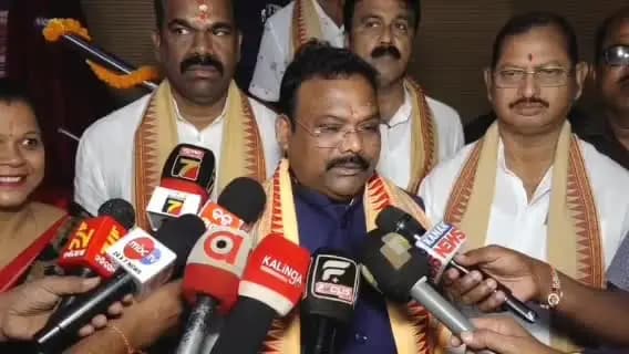 ଅନୁଗୋଳ: ସଭାଘରେ ଆୟୋଜିତ କାର୍ଯ୍ୟକ୍ରମରେ ଯୋଗ ଦେଇ ପ୍ରତିକ୍ରିୟା ରଖିଲେ ମନ୍ତ୍ରୀ ଗୋକୁଳାନନ୍ଦ ମଲ୍ଲିକ
