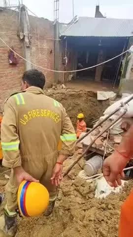 नरवल: कानपुर में घर के आंगन में मिट्टी धंसने से 25 फीट नीचे गिरी युवती, चली गई जान