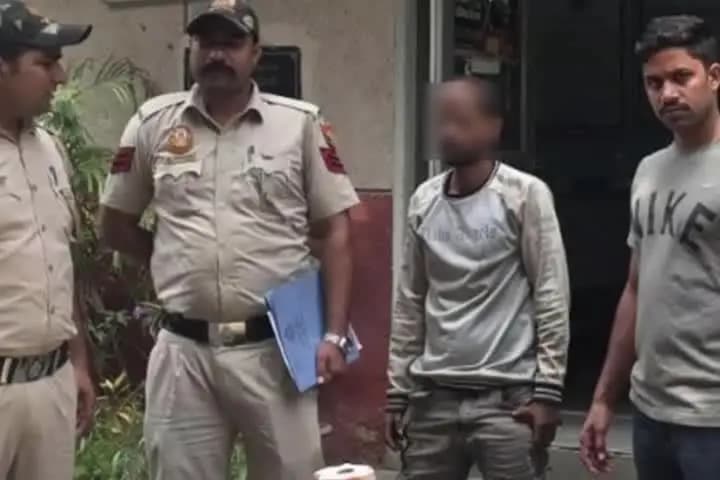 करोल बाग: मध्य जिले के रंजीत नगर थाना ने तकनीकी निगरानी से मकान चोरी का किया खुलासा, आरोपी गिरफ्तार; 4 मोबाइल बरामद