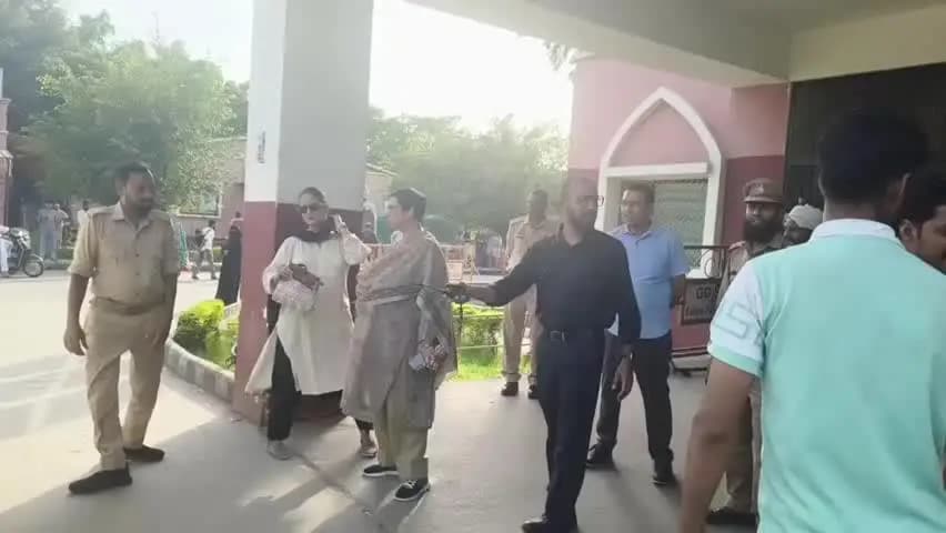 कोल: AMU के फॉरेन लैंग्वेज स्टूडेंट कृष्णा शर्मा ने किया सुसाइड, लिखा- 'मैं लूजर हूँ, मम्मी-पापा, दीदी मुझे माफ कर देना'