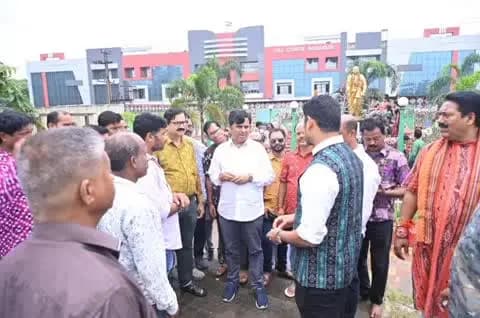 ଝାରସୁଗୁଡା: ସ୍ୱଭାବ କବି ଗଙ୍ଗାଧର ମେହେରଙ୍କ ଜୟନ୍ତୀରେ ଶ୍ରଦ୍ଧାଞ୍ଜଳି । ପ୍ରତିମୂର୍ତ୍ତିରେ ପୁଷ୍ପମାଲ୍ୟାର୍ପଣ କଲେ ବିଧାୟକ ଟଙ୍କଧର ତ୍ରିପାଠୀ