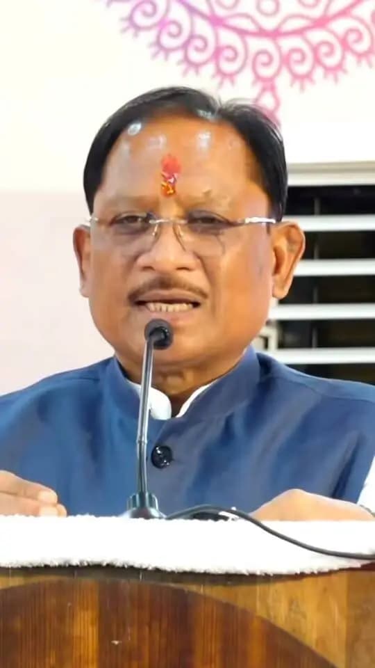 महिलाओं के नाम पर जमीन की रजिस्ट्री कराने पर पंजीयन शुल्क में 50 प्रतिशत की छूट का लाभ दिया जा रहा है। पिछले ढाई वर्षों में लगभग 30 हजार महिलाओं के नाम पर रजिस्ट्रियां हुई हैं।
— श्री विष्णु देव साय
मुख्यमंत्री, छत्तीसगढ़
#VishnuDeoSai #Sushasansarkar #Chhattisgarh #WomenEmpowerment