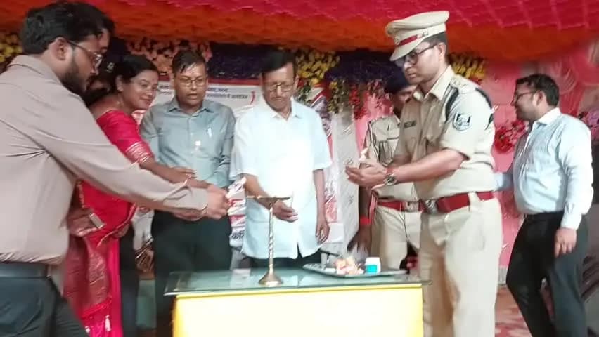 मनिहारी: श्रावणी मेला में सांस्कृतिक कार्यक्रम का विधायक ने दीप प्रज्वलित कर उद्घाटन किया