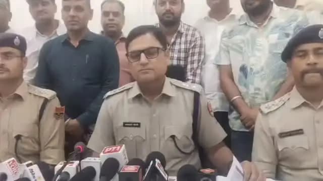 श्री आशा राम चौधरी SP नागौर के निर्देशन में SHO खाटूबड़ी मय टीम द्वारा DST टीम की सूचना पर अवैध हथियारों की रोकथाम हेतु बड़ी कार्यवाही करते हुए 06 अवैध पिस्टल मय मैगजीन एवं 24 जिन्दा कारतूस बरामद कर अवैध हथियार सप्लायर सहित कुल 04 आरोपी गिरफ्तार किये गये।
@IgpAjmer
@PoliceRajasthan