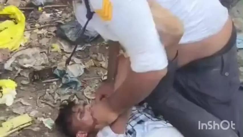 मैनपुरी: मैनपुरी में गाड़ी रोकने को लेकर युवक और सिपाही के बीच हुई मारपीट, वीडियो हुआ वायरल
