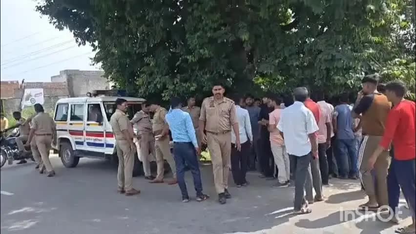 बिसौली: बिसौली कोतवाली क्षेत्र के अजनावर मोड़ के पास पेड़ पर लटका मिला अज्ञात युवक का शव, मचा हड़कंप