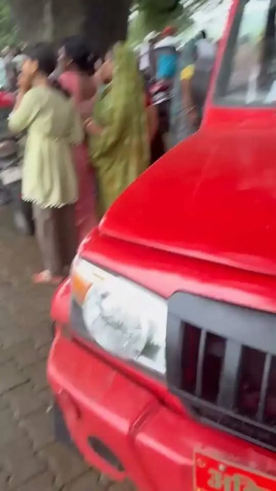 नगर पालिका निगम #सतना द्वारा नगर में जल जमाव से प्रभावित क्षेत्र के नागरिकों को आश्रय देने कृपालपुर और नजीराबाद में रात्रि कालीन आश्रय स्थल/ अस्थाई निवास बनाया जा रहा है।।प्रभारी आयुक्त शैलेंद्र सिंह के निर्देशानुसार शिविर में आने वाले प्रभावितों को भोजन ,पानी ,और रुकने की व्यवस्था की गई है।
#JansamparkMP
CM Madhya Pradesh
Dr Mohan Yadav