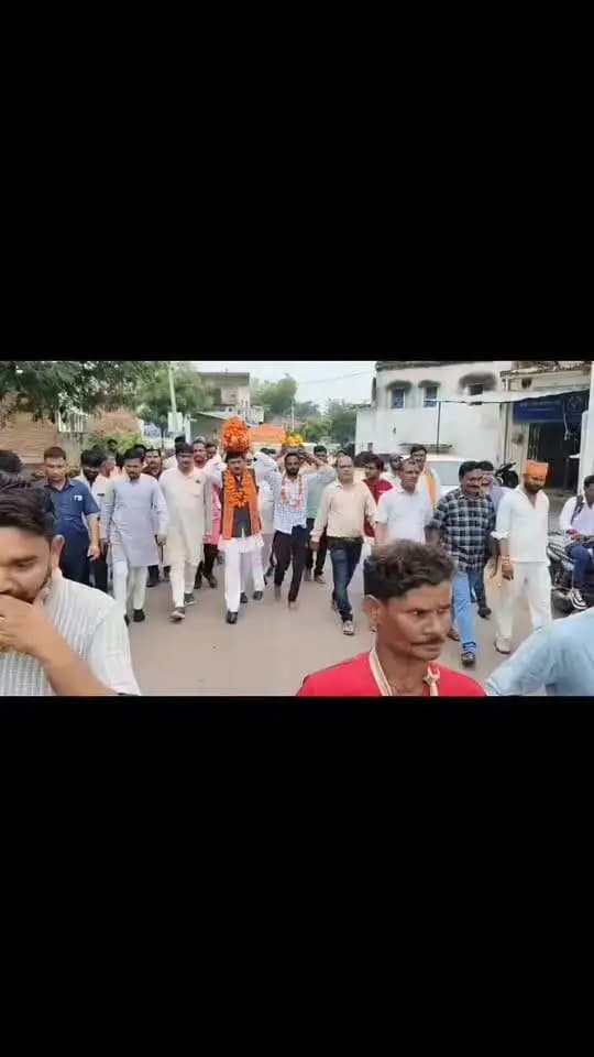 संत शिरोमणि श्री गुरु रविदास जी महाराज की 650वीं जयंती वर्ष के उपलक्ष्य में जनजाति कार्य विभाग द्वारा सामाजिक समरसता संकल्प अभियान के अंतर्गत ग्राम पंचायत भेलसी में पूर्व राज्य मंत्री श्री राहुल सिंह की उपस्थिति में सामाजिक समरसता संकल्प अभियान यात्रा का ग्रामीणों एवं श्रद्धालुओं द्वारा उत्साह और आत्मीयता के साथ स्वागत किया गया।
#JansamparkMP
#Jansamparktikamgarh
#tikamgarh