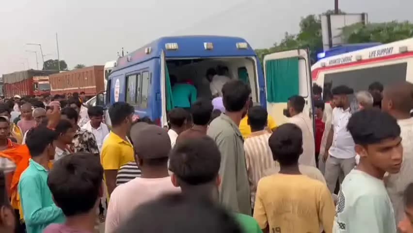 डुमरांव: कृष्णाब्रह्म अंडरपास के समीप थार की टक्कर से PNC कर्मी की मौत, मुआवजे के आश्वासन पर 5 घंटे बाद हटा जाम
