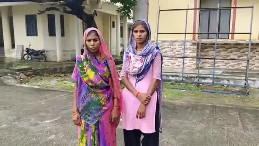 मंझनपुर: गढ़वा में बेटे की मौत के बाद मां के खाते में पहुंची रकम, पट्टीदारों ने ₹57 हजार हड़पे, सिपाही पर मिलीभगत का आरोप