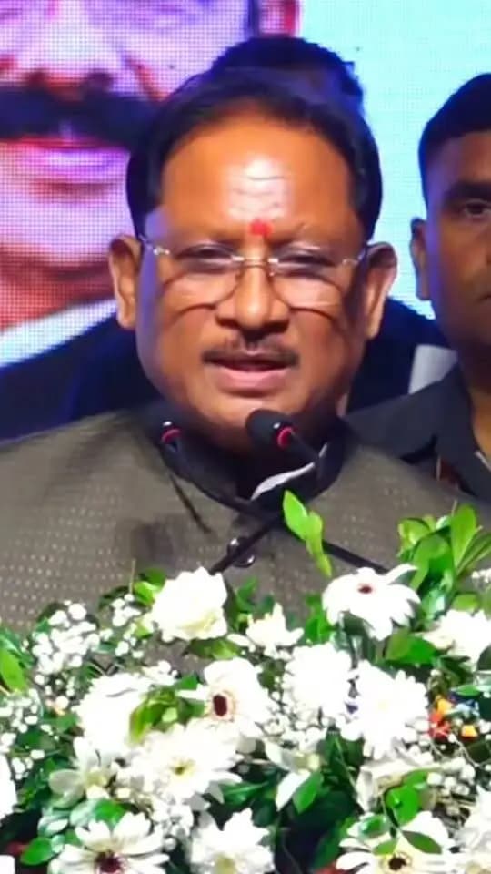 प्रदेश की खेल प्रतिभाओं को मंच और अवसर देने के लिए हमारी सरकार पिछले दो वर्षों से बस्तर ओलंपिक का आयोजन कर रही है। पहले वर्ष 1 लाख से अधिक युवाओं ने इसमें हिस्सा लिया, वहीं दूसरे वर्ष यह संख्या बढ़कर 3.91 लाख प्रतिभागियों तक पहुंची।
- श्री विष्णु देव साय
मुख्यमंत्री, छत्तीसगढ़
राज्य खेल अलंकरण समारोह - 2026
📍पं. दीनदयाल उपाध्याय ऑडिटोरियम, रायपुर
#BastarOlympics #YouthEmpowerment #SportsDevelopment #Sushasansarkar #VishnuDeoSai #ViksitChhattisgarh #Chhattisgarh