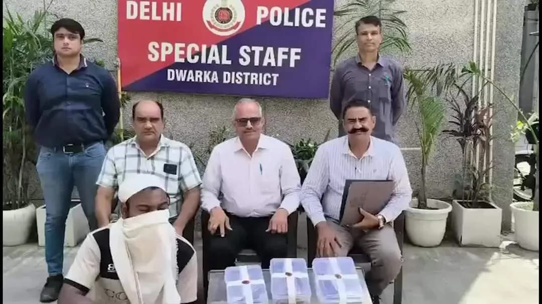 नजफगढ़: द्वारका जिले के विशेष दल ने एक आरोपी को गिरफ्तार किया