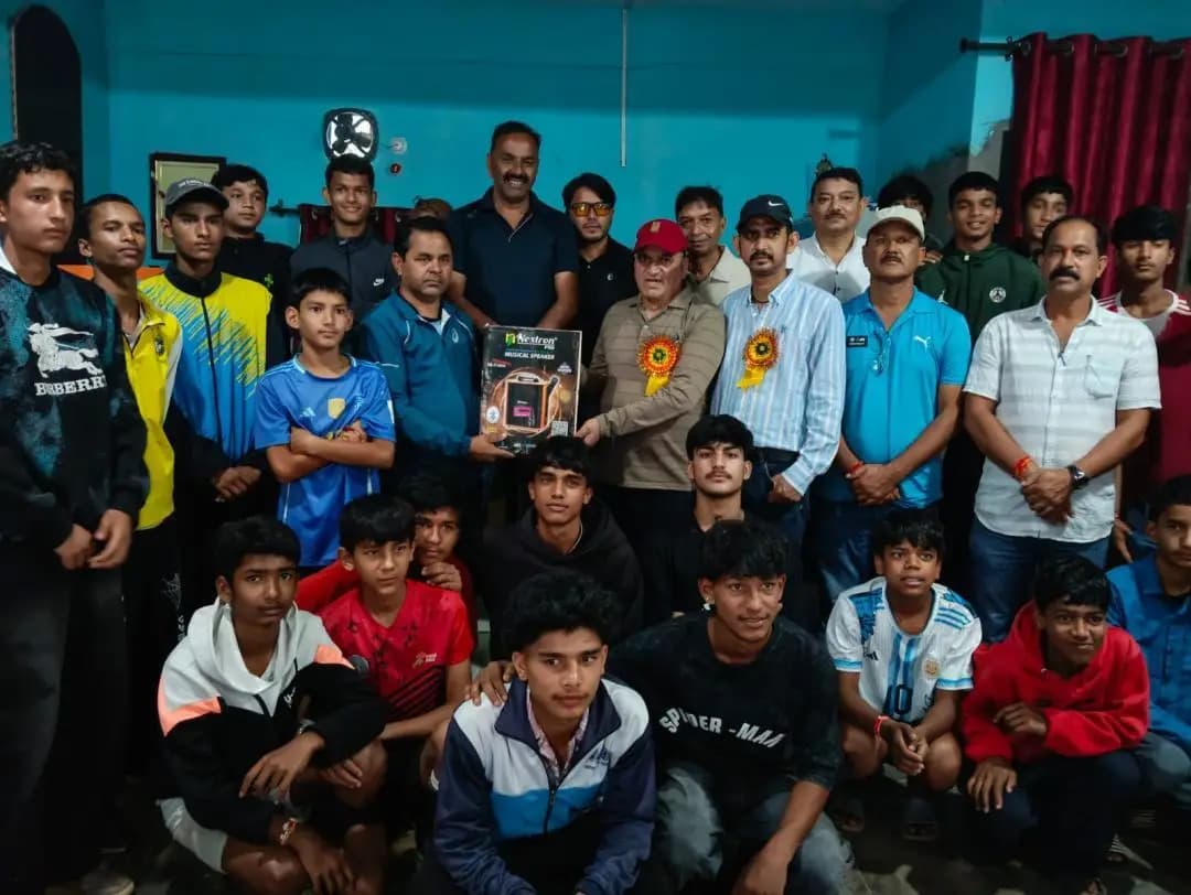 पिथौरागढ़ में खेल शिक्षकों को ध्वनि विस्तारक यंत्र प्रदान