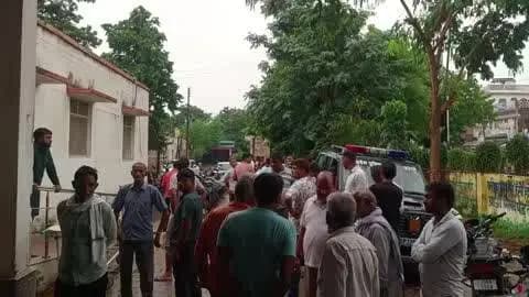लालगंज: रायपुर तियाई पेट्रोल पंप के पास तेज रफ्तार चार पहिया वाहन की टक्कर से ई-रिक्शा चालक की मौत, चार लोग रेफर