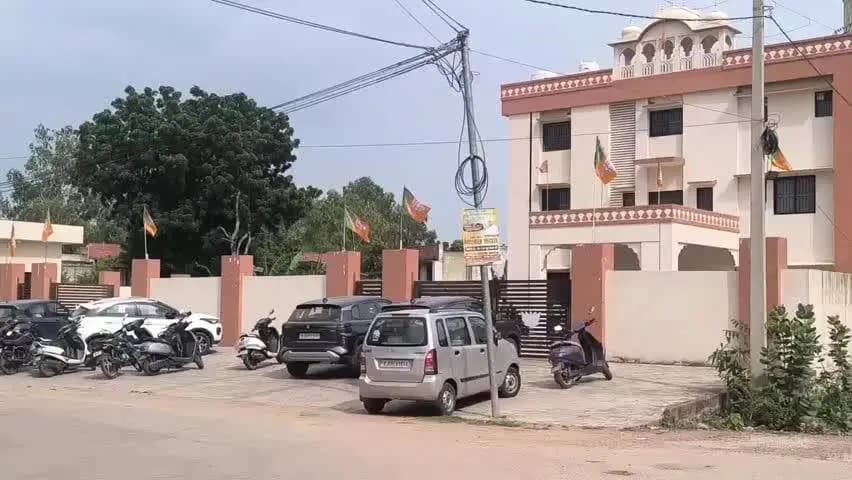 बूंदी: नगर परिषद के 60 वार्डों में एक से अधिक उम्मीदवार होने के कारण भाजपा और कांग्रेस ने अब तक नहीं खोले अपने पत्ते