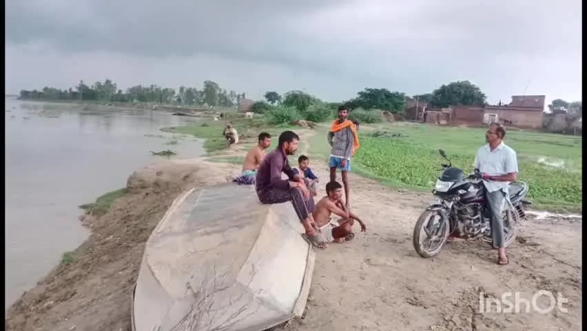 कलान: मोहनपुर के पास राम गंगा का पानी पहुंचा, ग्रामीण परेशान, रामगंगा में आंशिक पानी बढ़ा, पार करने वाला वोट भी टूटा