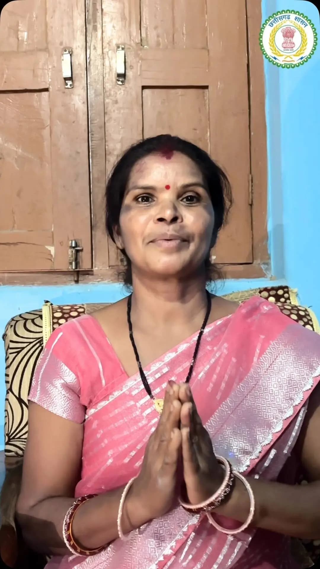 महिलाओं को मिल रहा आगे बढ़ने का संबल
सरडी जूनापारा निवासी उर्मिला राजवाड़े ने मुख्यमंत्री श्री विष्णुदेव साय के प्रति आभार व्यक्त करते हुए कहा कि “मुख्यमंत्री भईया जी हम महिलाओं को आगे बढ़ने और आत्मनिर्भर बनने में मदद कर रहे हैं।”
महिला सशक्तिकरण की दिशा में मिल रहे सहयोग से उर्मिला राजवाड़े के चेहरे पर दिखी खुशी और आत्मविश्वास।