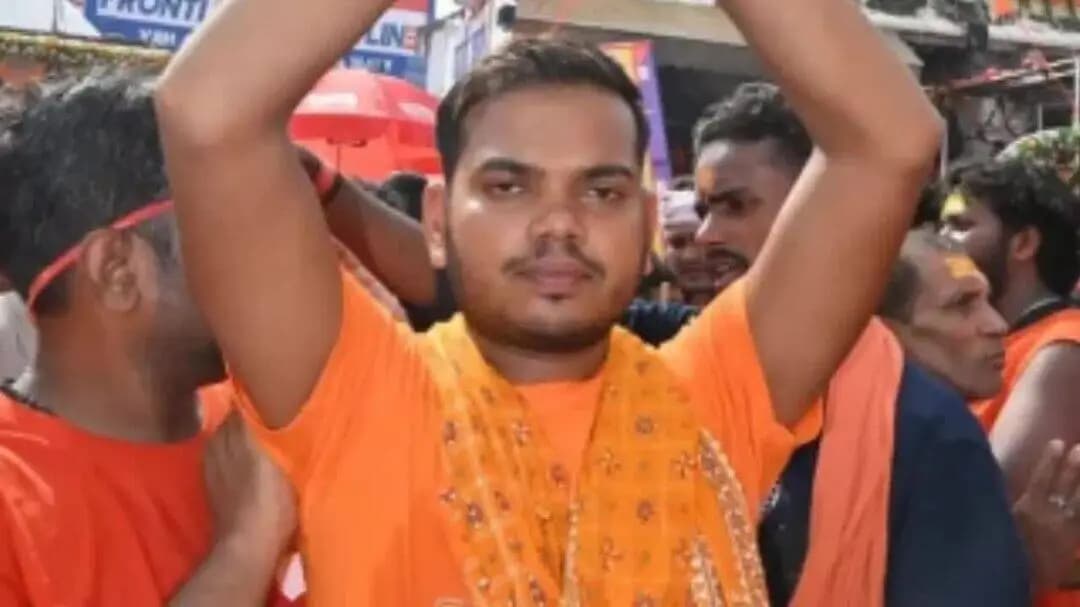 रंका: एनएच-343 पर मालवाहक ट्रक की चपेट में आने से युवक की मौत, आक्रोशित ग्रामीणों ने साढ़े तीन घंटे एनएच जाम किया