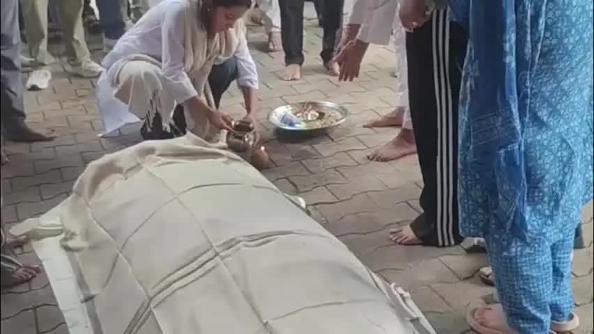 कालका: कालका में बेटी ने निभाया बेटे का फर्ज, पिता को दी मुखाग्नि, बेटों के लिए छोड़ गई बड़ा संदेश, हित चैरिटेबल ट्रस्ट पिंजौर