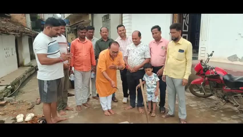 ओबरा: दुद्धी में सीसी सड़क निर्माण के लिए भूमि पूजन, नगर पंचायत अध्यक्ष ने किया शुभारंभ