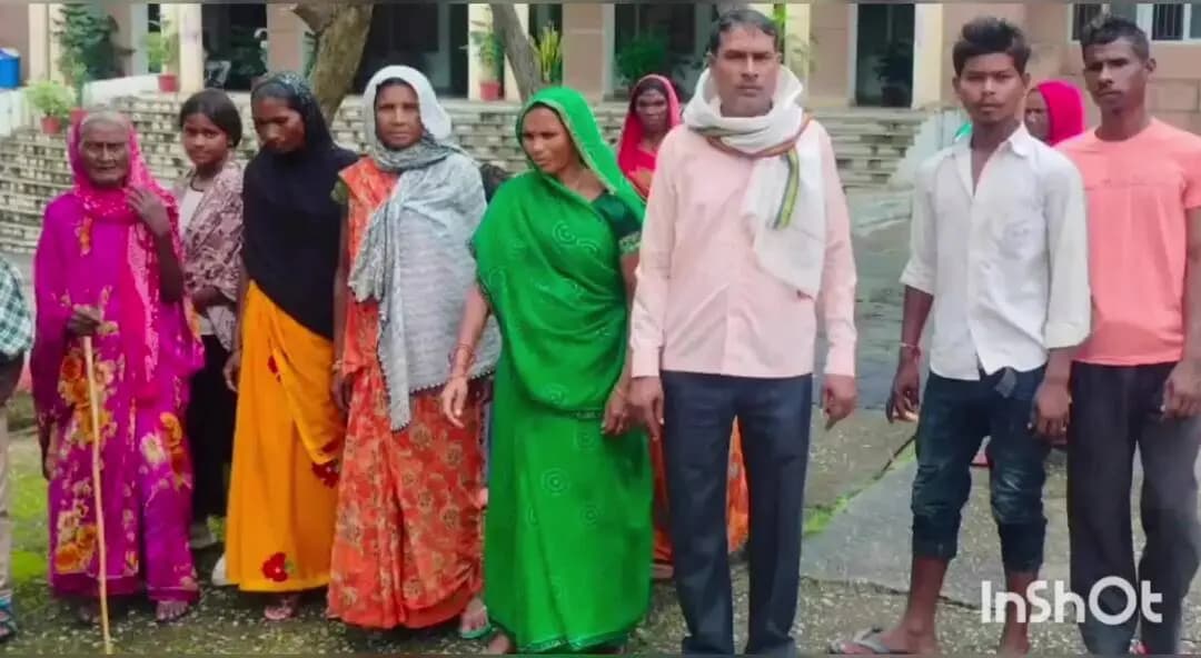 घोरावल: 25 दिनों से अंधेरे में लोढ़ी की कोल बस्ती, ग्रामीणों ने DM से बिजली बहाली की गुहार लगाई